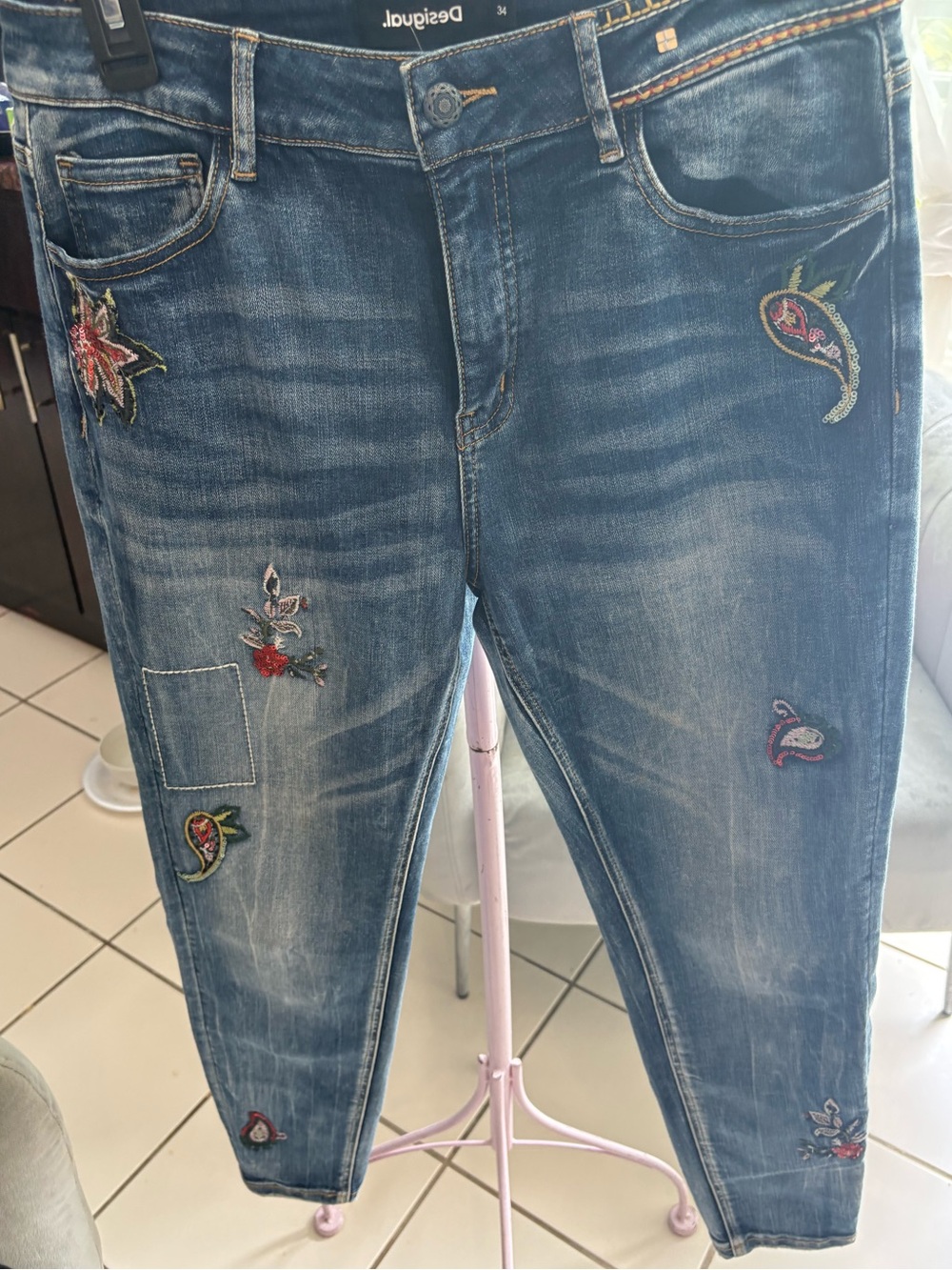 Desigual Women Embroidered Ankle Jeans with Multicolor Floral Patches. Waist 34.
